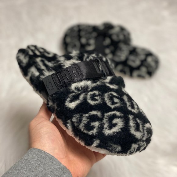 UGG Shoes - UGG Fluff It Pop Womens Slip On Comfort Slides Black White UGG 1120900 NEW Sz 5